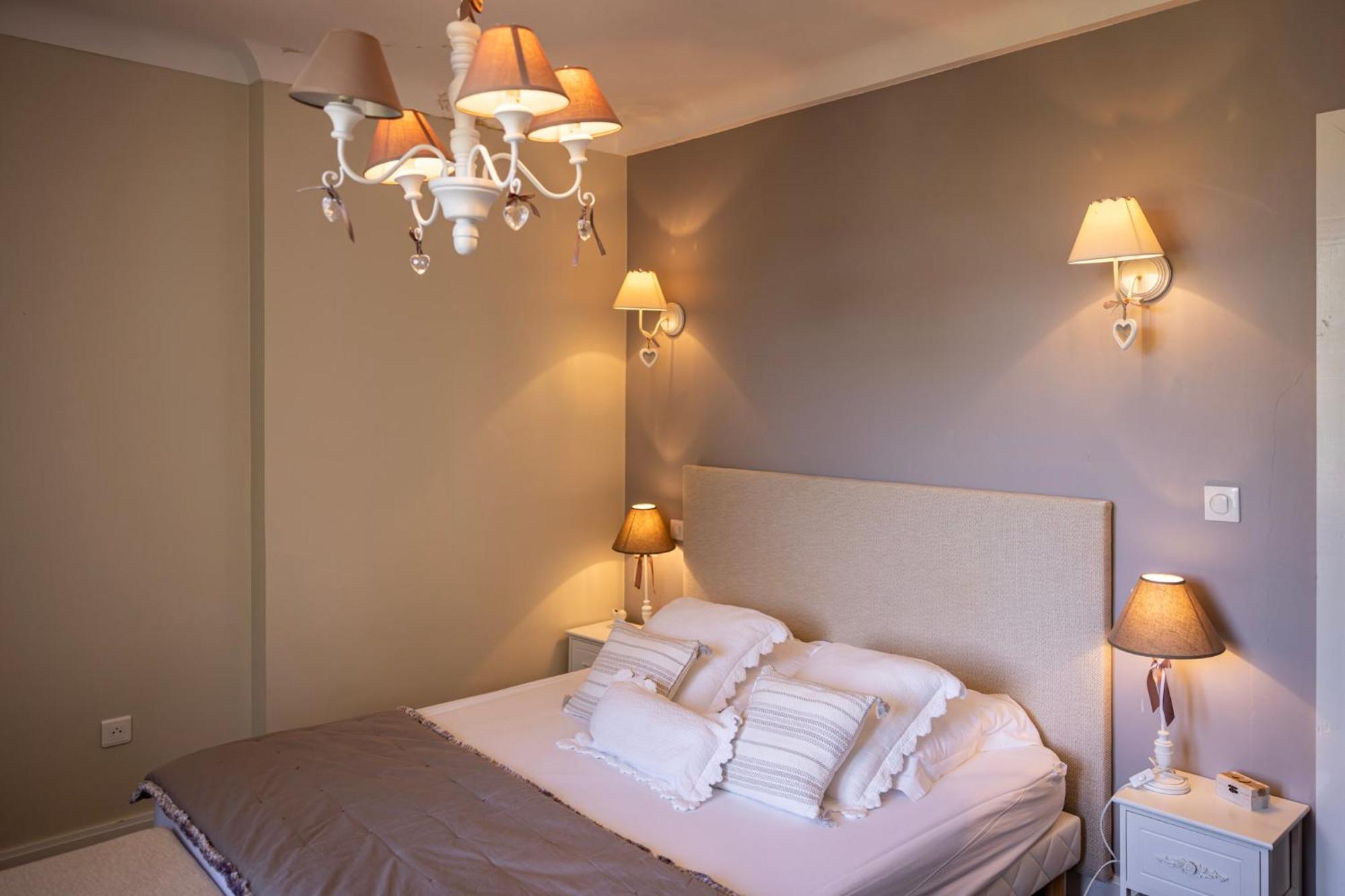 Hotel Domaine De La Clauzure à La Roche-Canillac Extérieur photo