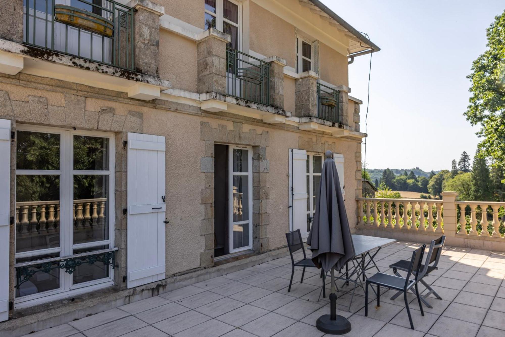 Hotel Domaine De La Clauzure à La Roche-Canillac Extérieur photo