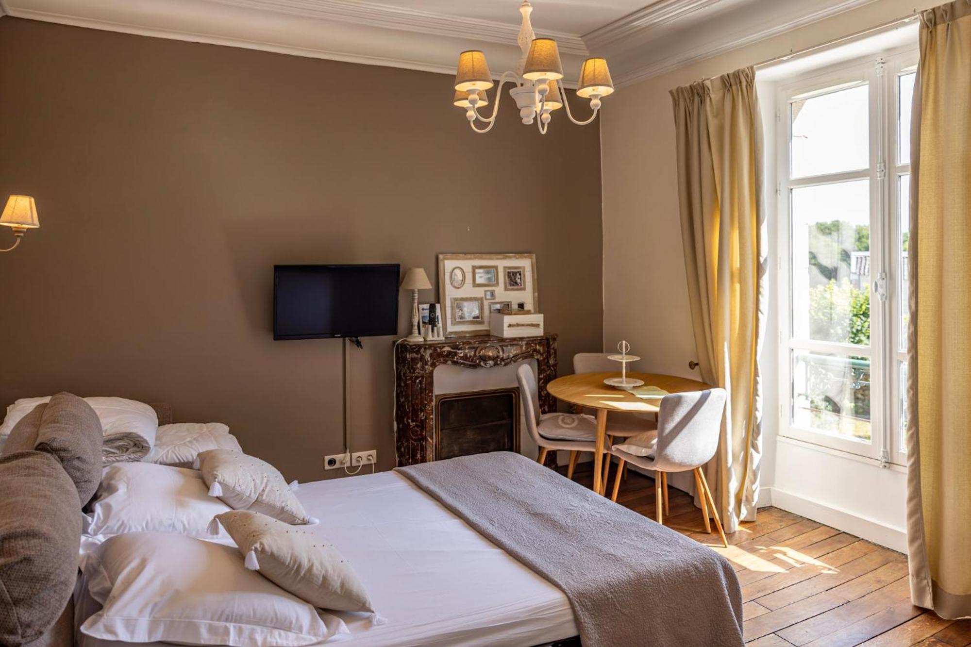 Hotel Domaine De La Clauzure à La Roche-Canillac Extérieur photo