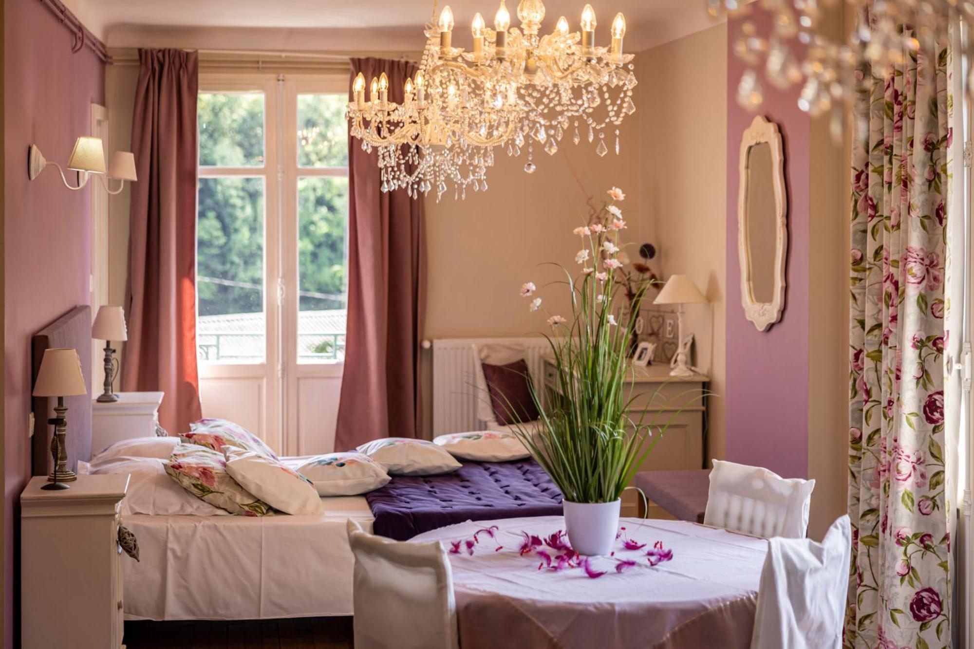 Hotel Domaine De La Clauzure à La Roche-Canillac Extérieur photo